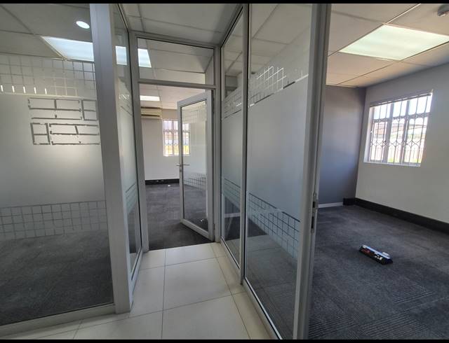 6,242M² WAREHOUSE TO LET IN HALFWAY HOUSE